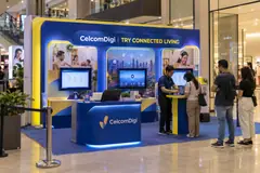 CelcomDigi mall activation design reference with interactive device-trial wall and customer help desk